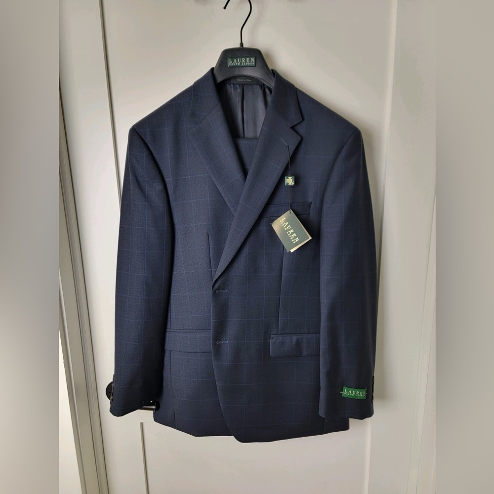 Men’s Ralph Lauren Suit. Size 42S 36W. Brand new with tags.